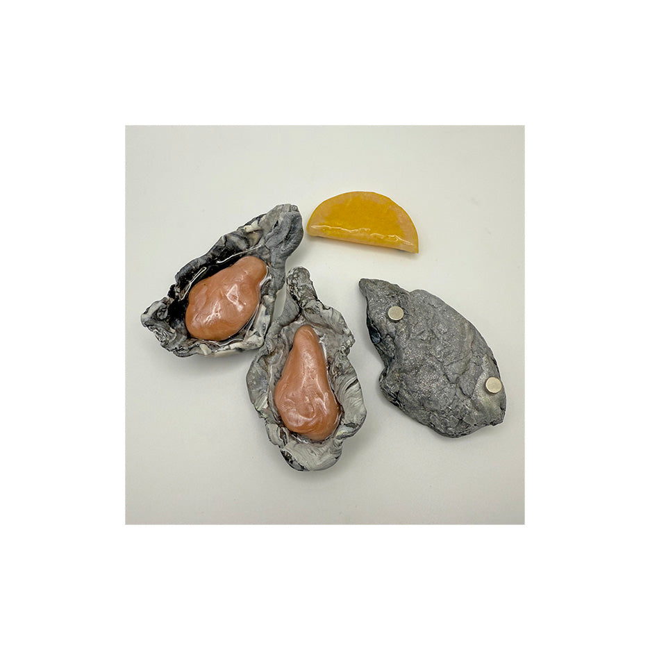 Three Large Oysters Magnet Set